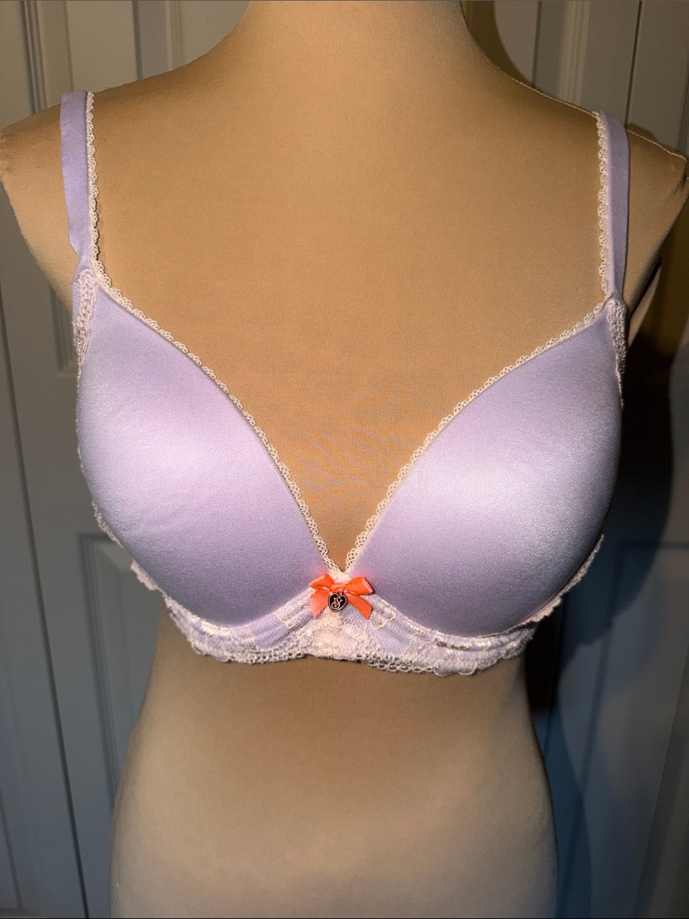 Victoria’s Secret Body by Victoria No-Wire Pale Purple Size 34D Women's Bra